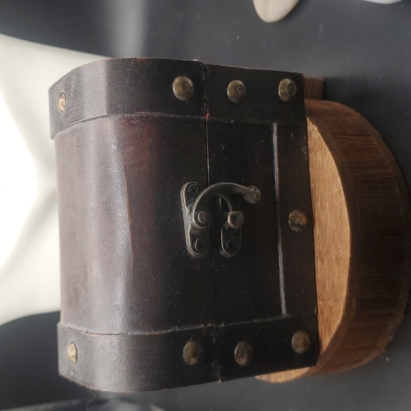 Overflow treasure chest box small trinket - Picture 1 of 3